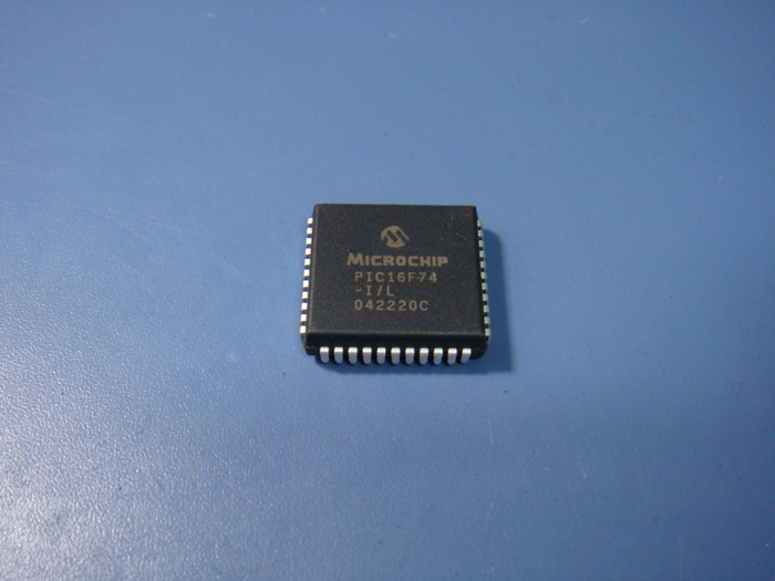 PIC16F74-I L